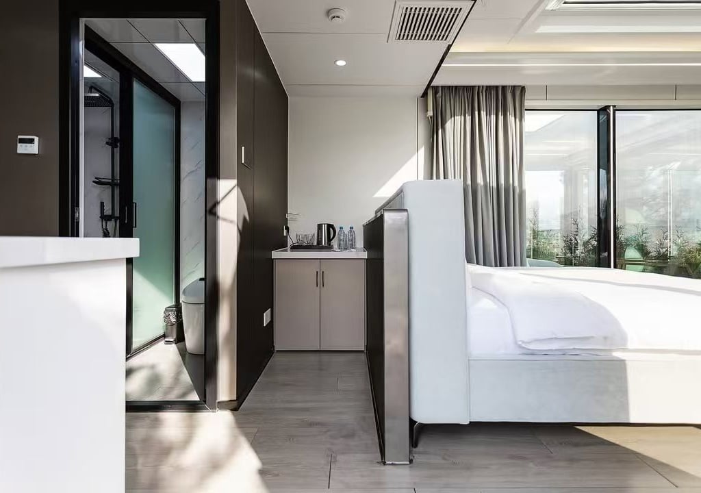 kazakhstan-alpine-resort-bedroom-01