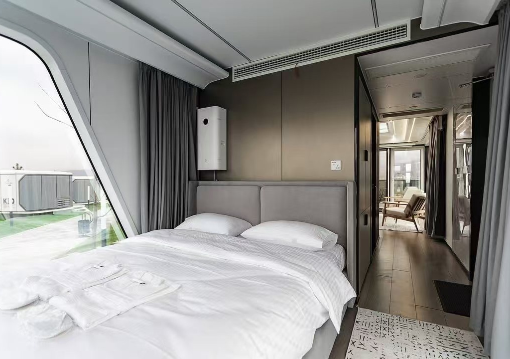 kazakhstan-alpine-resort-bedroom-03