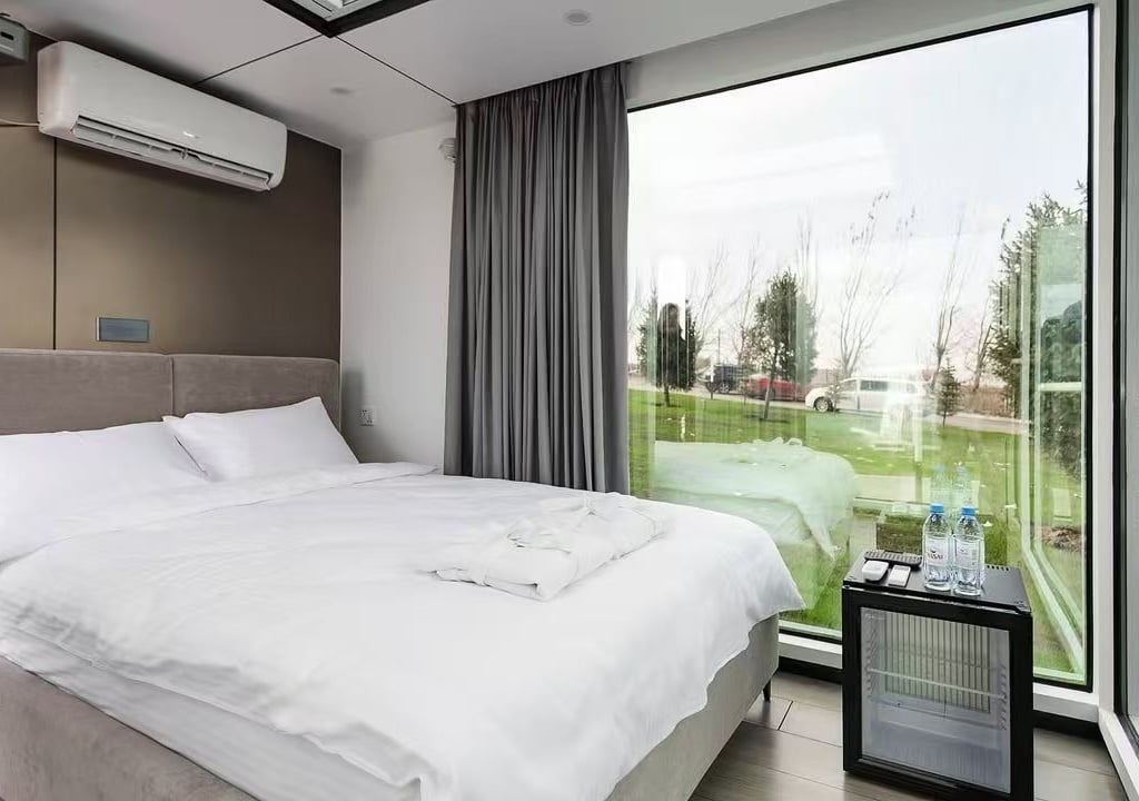 kazakhstan-alpine-resort-bedroom-07