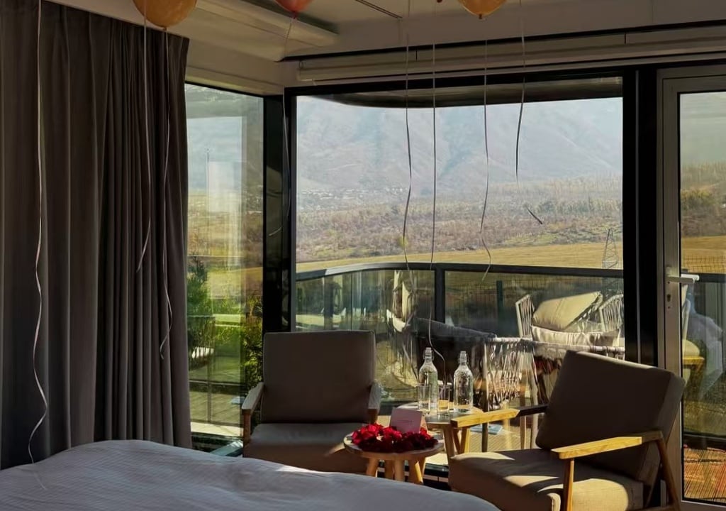 kazakhstan-alpine-resort-bedroom-08