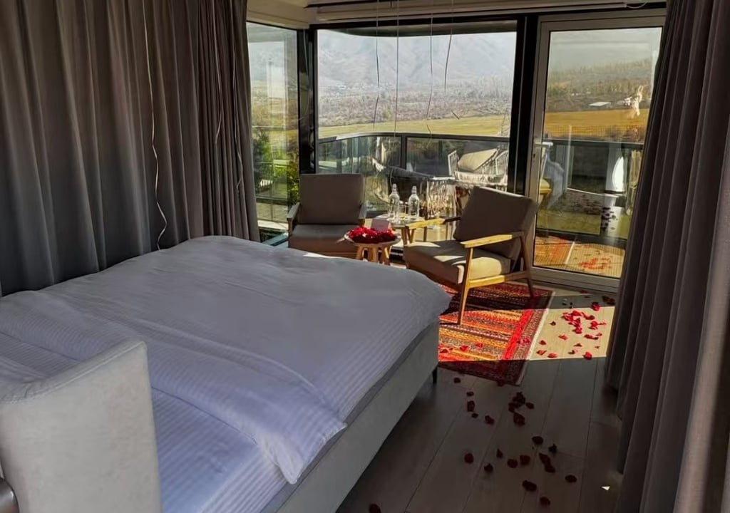 kazakhstan-alpine-resort-bedroom-09