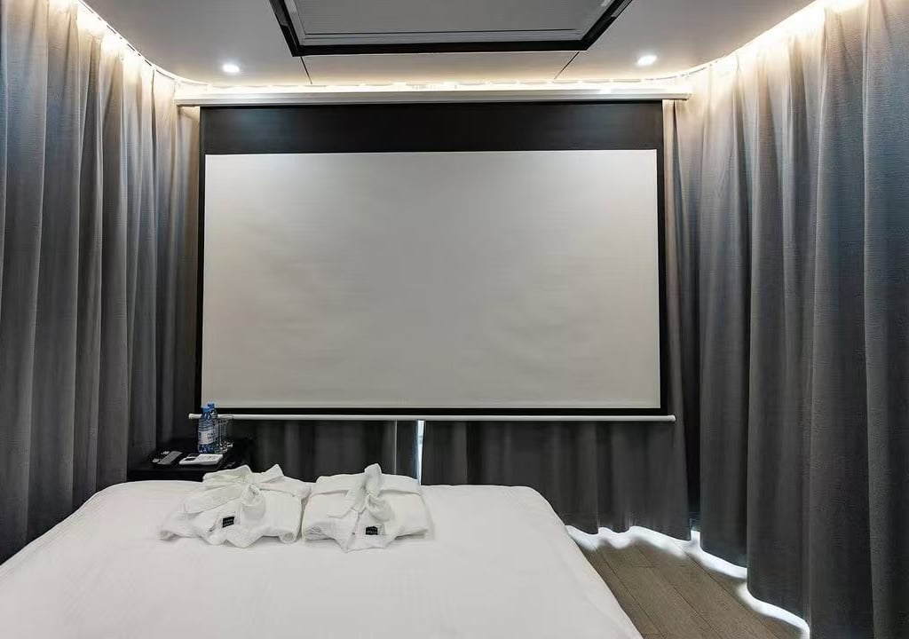 kazakhstan-alpine-resort-bedroom-projector